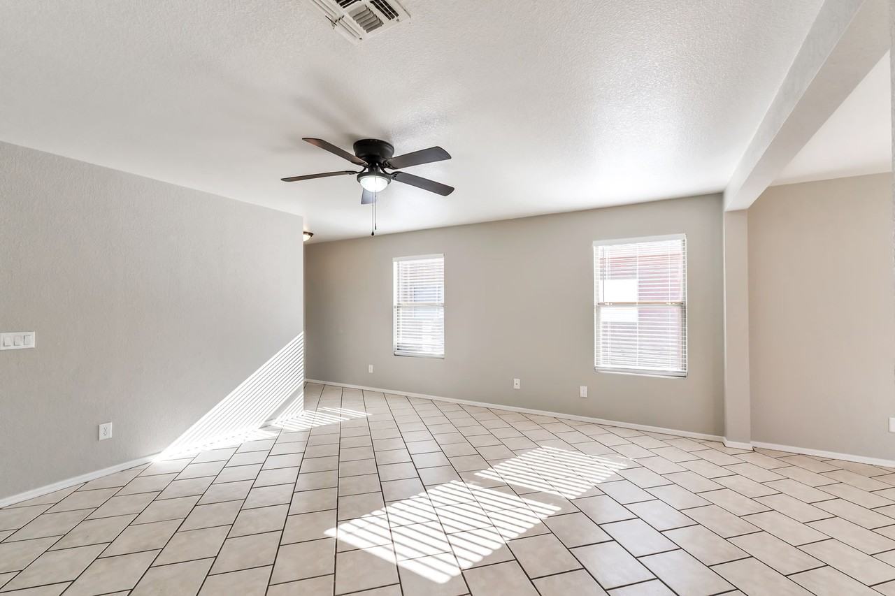 6244 S Sarah Elizabeth Dr - Photo 4 of 24