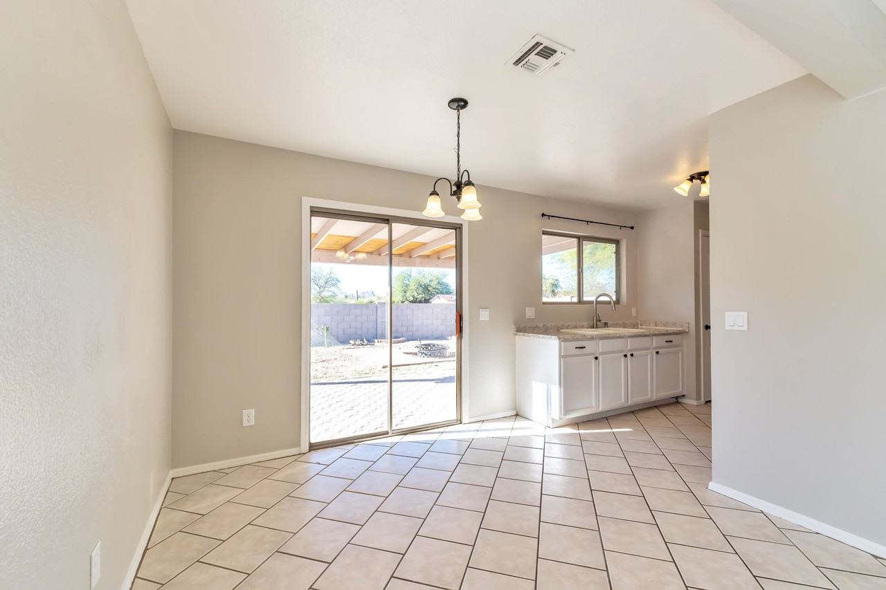 6244 S Sarah Elizabeth Dr - Photo 7 of 24