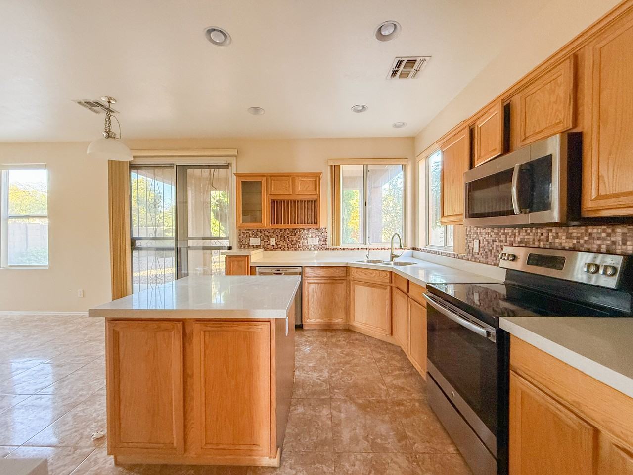 6874 W Blackhawk Dr - Photo 7 of 36