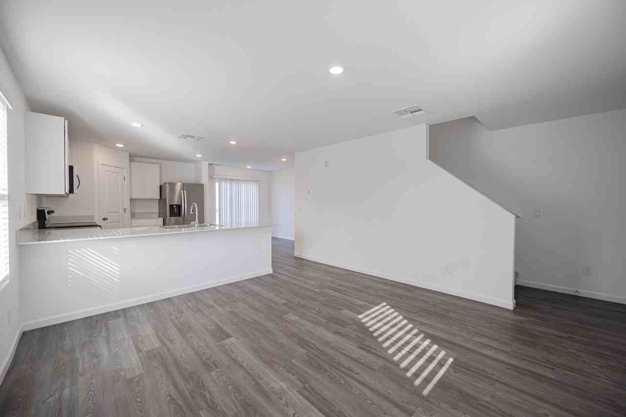 334 W Paseo Crossing Ln - Photo 4 of 33