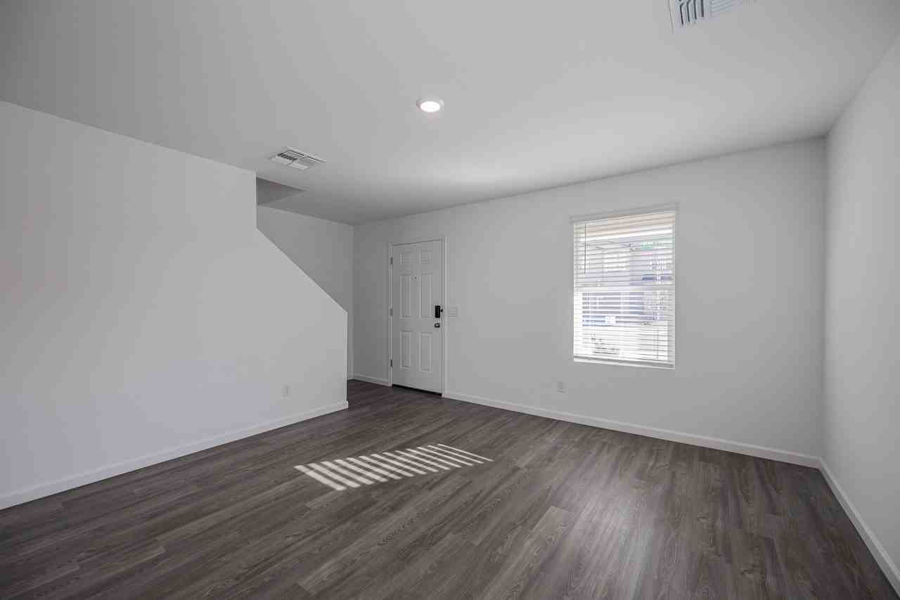 334 W Paseo Crossing Ln - Photo 6 of 33