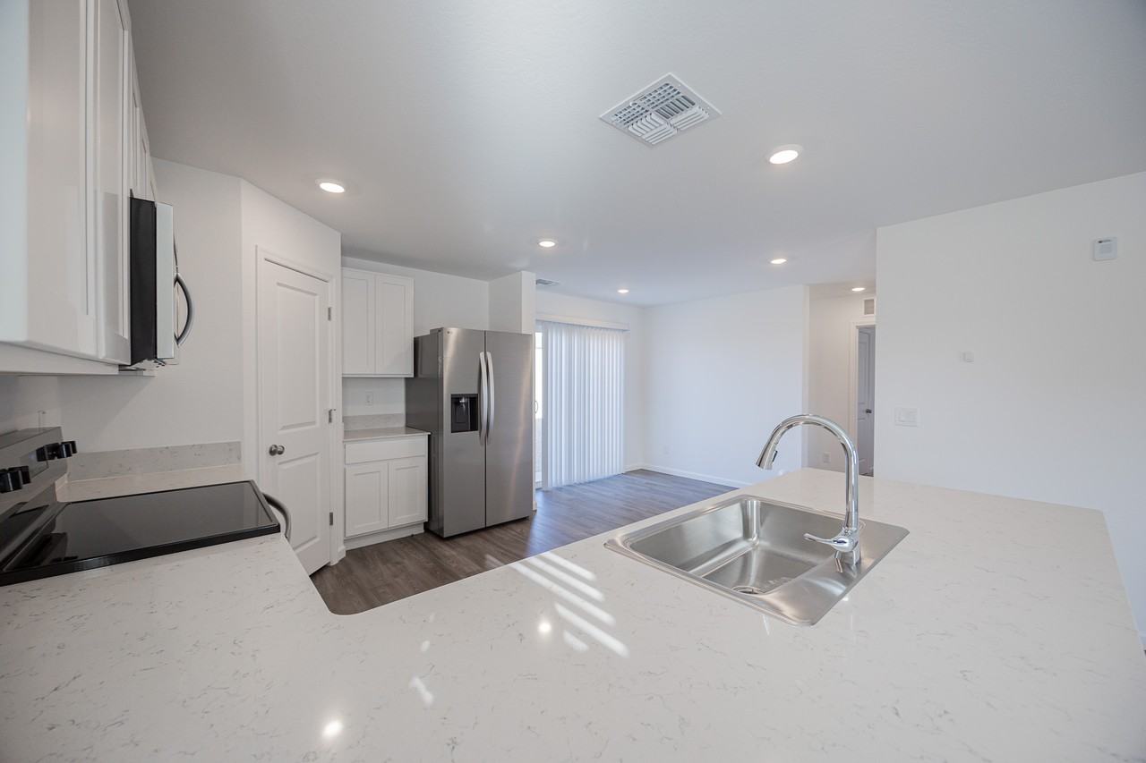 334 W Paseo Crossing Ln - Photo 7 of 33