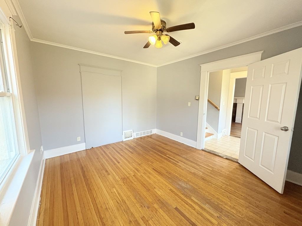 2973 Peter St - Photo 4 of 36