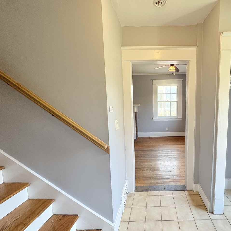 2973 Peter St - Photo 5 of 36