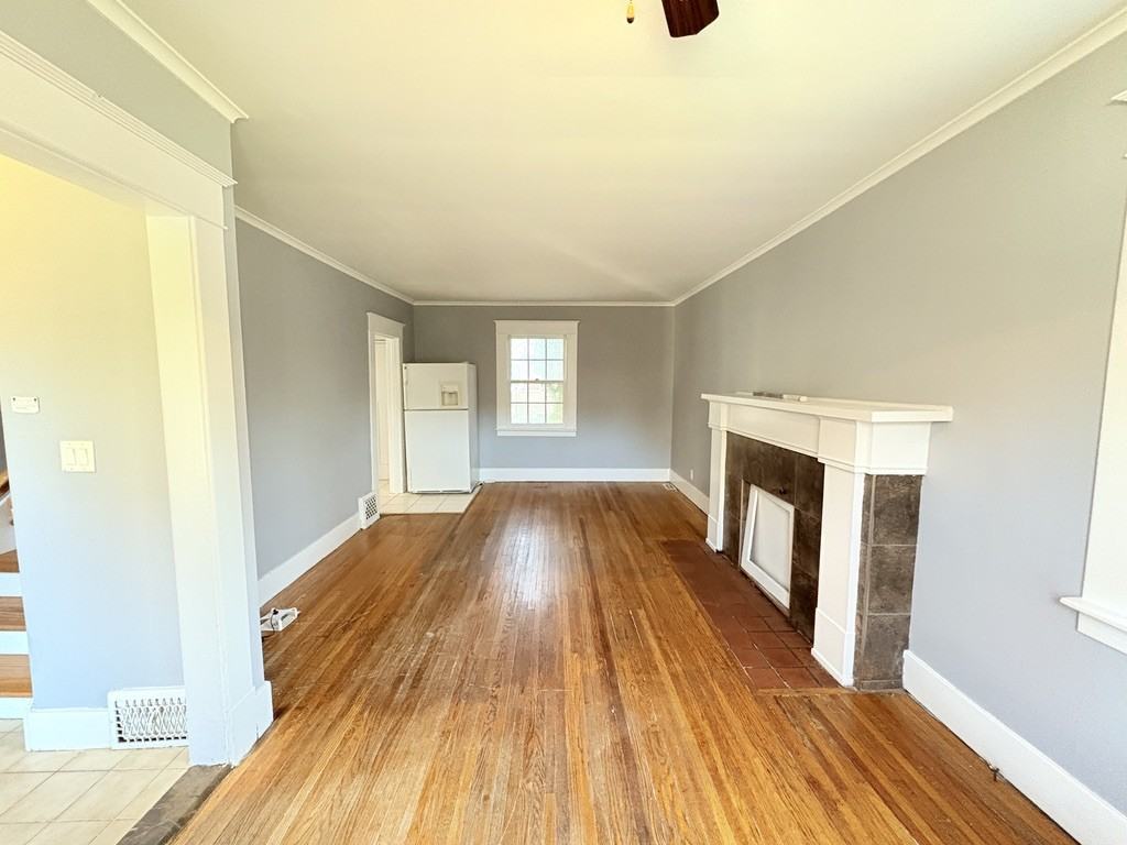 2973 Peter St - Photo 7 of 36