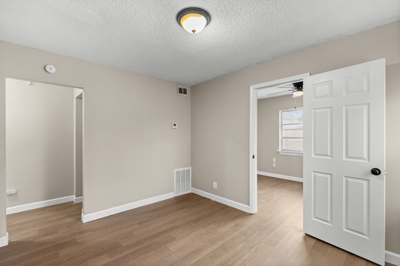 1111 Redman Blvd - Photo 5 of 22