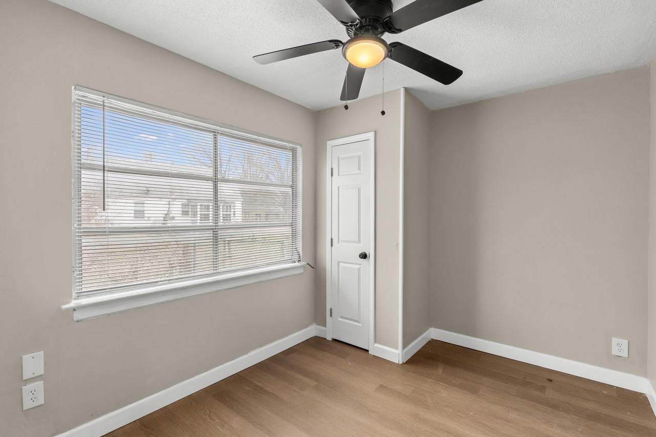 1111 Redman Blvd - Photo 6 of 22