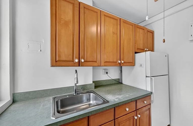 1555 Unionport Rd #7B - Photo 2 of 15