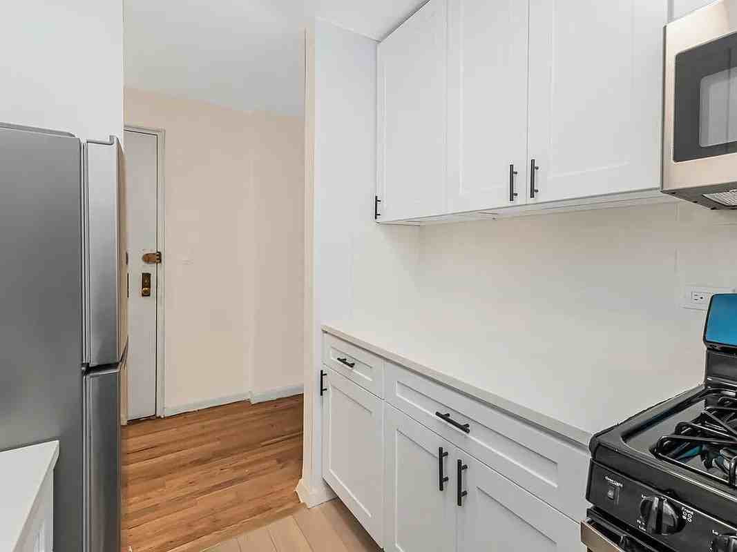 3311 Giles Pl #5H - Photo 2 of 10