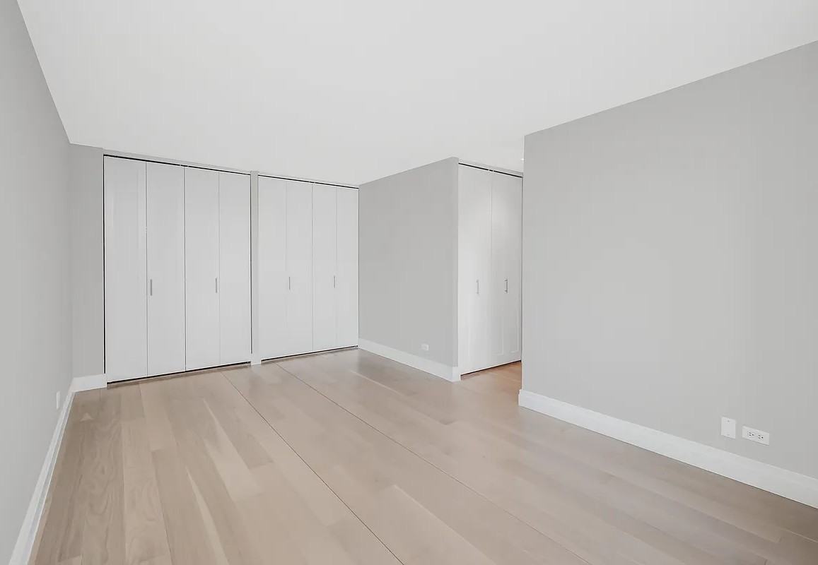 3333 Henry Hudson Pkwy #4K - Photo 4 of 8