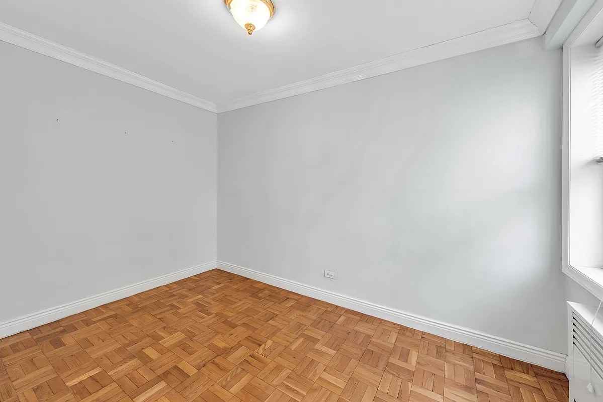 6945 108th St #2J - Photo 4 of 10