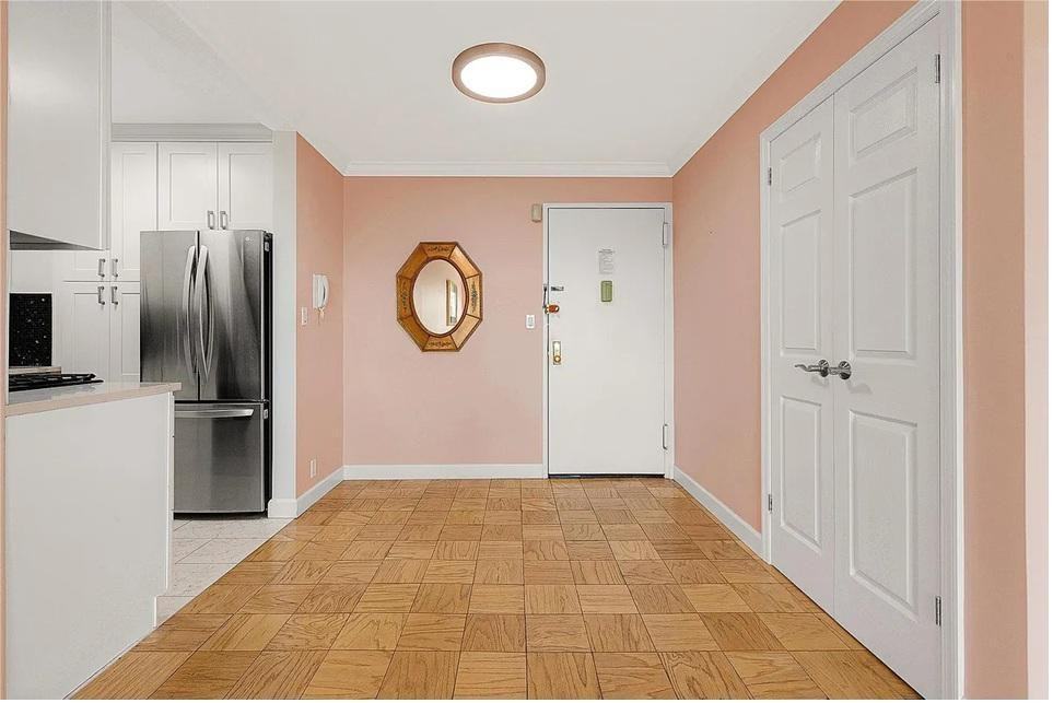 7025 Yellowstone Blvd #11Q - Photo 2 of 10