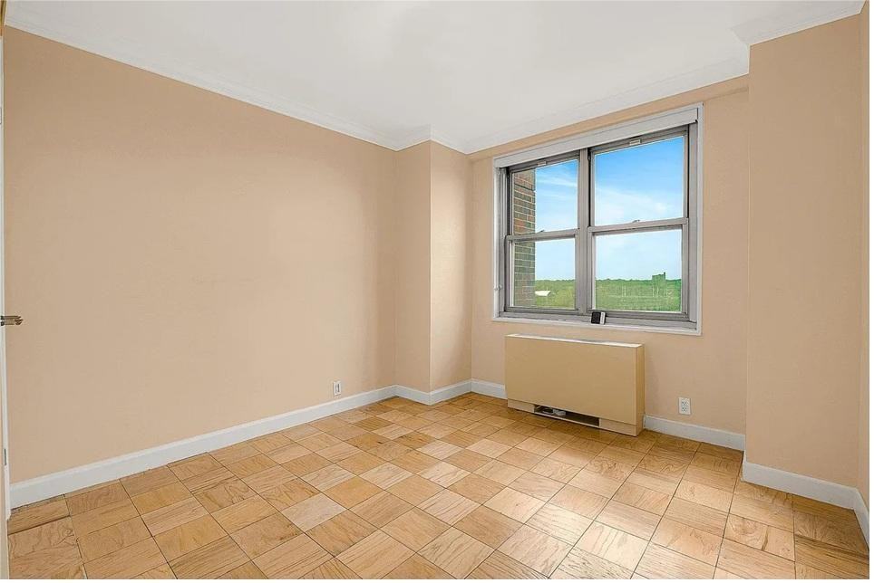 7025 Yellowstone Blvd #11Q - Photo 4 of 10