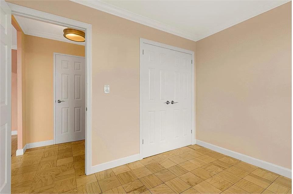 7025 Yellowstone Blvd #11Q - Photo 6 of 10