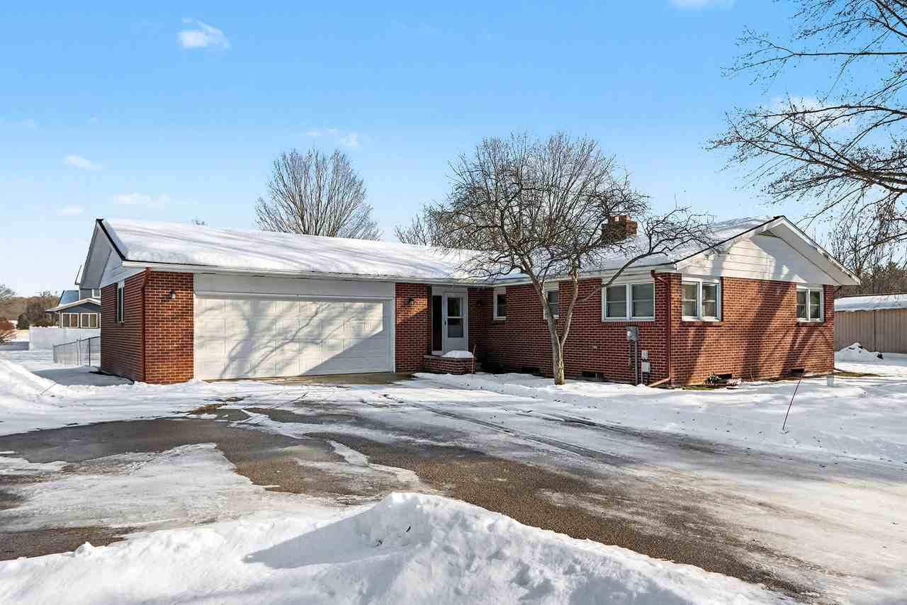 411 Walden Dr - Photo 2 of 20