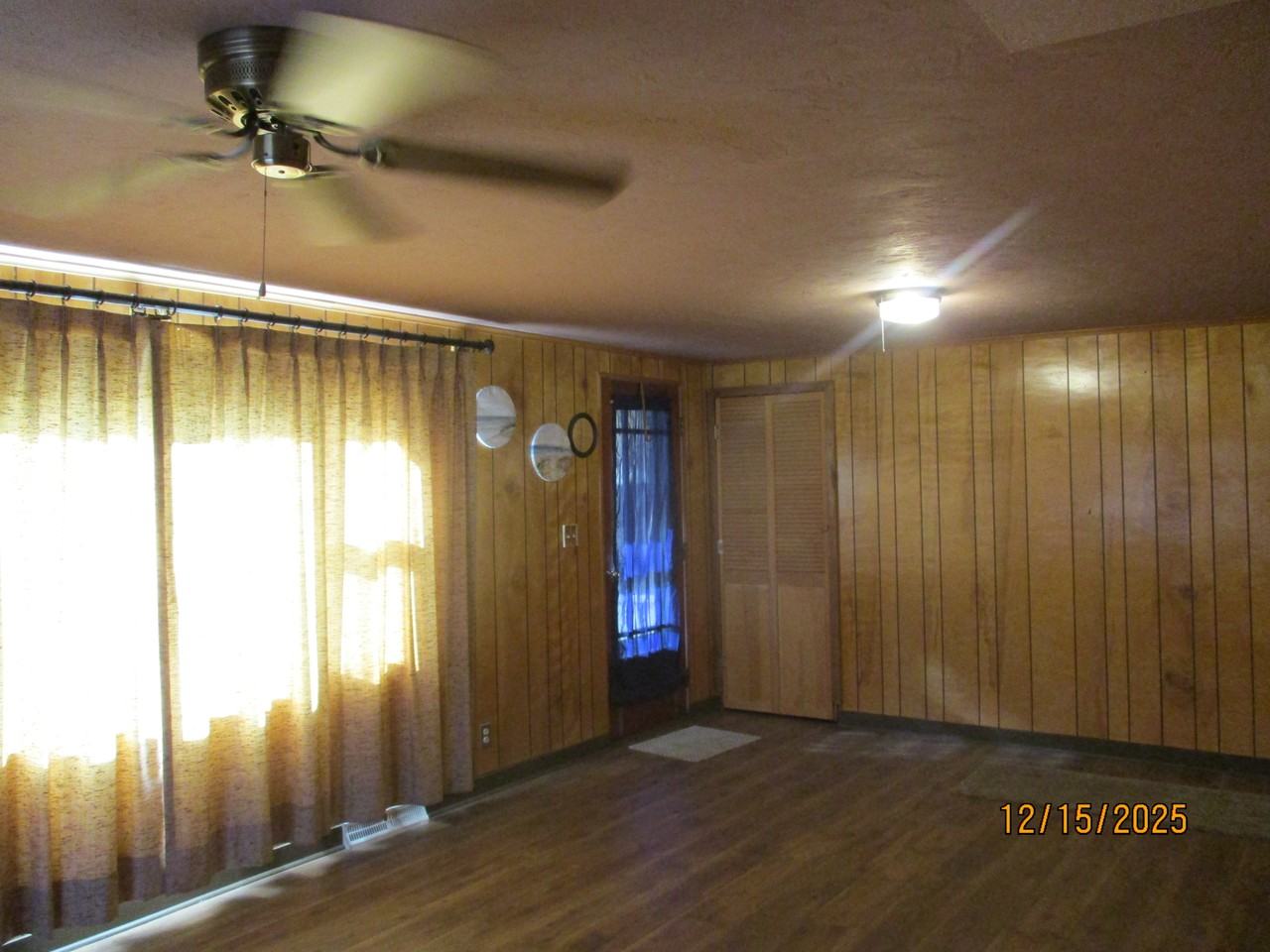 1519 Poplar Ave - Photo 4 of 10