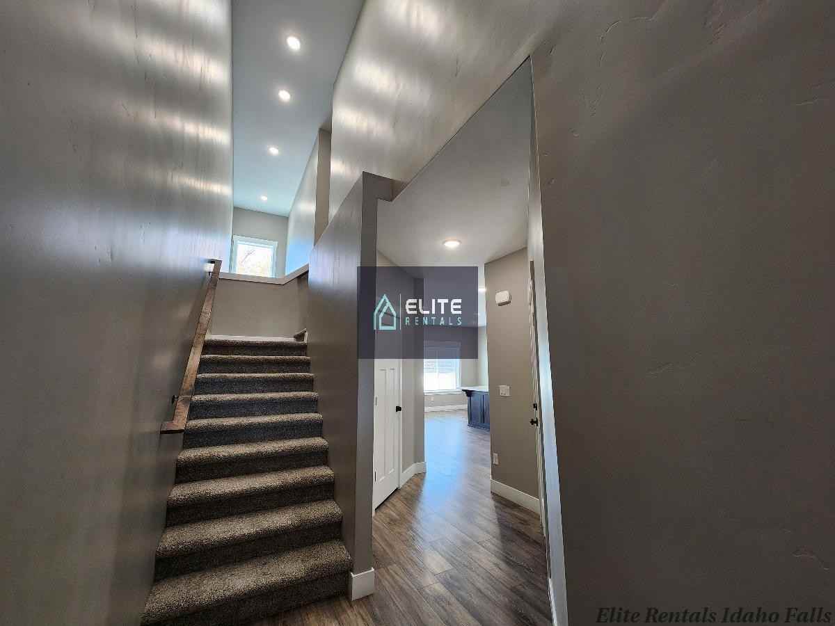 3331 Judy St - Photo 4 of 26