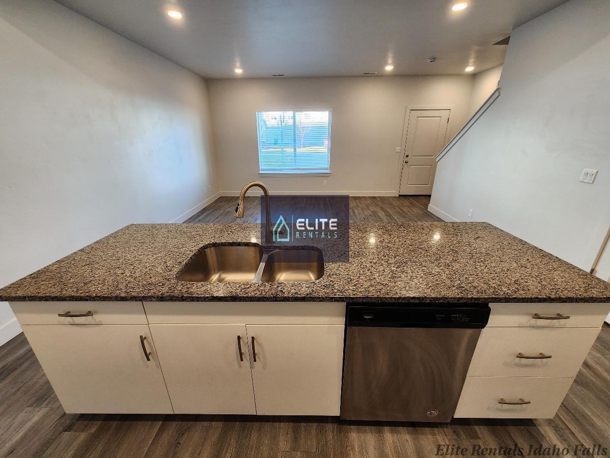 267 S Heath Ln - Photo 7 of 19