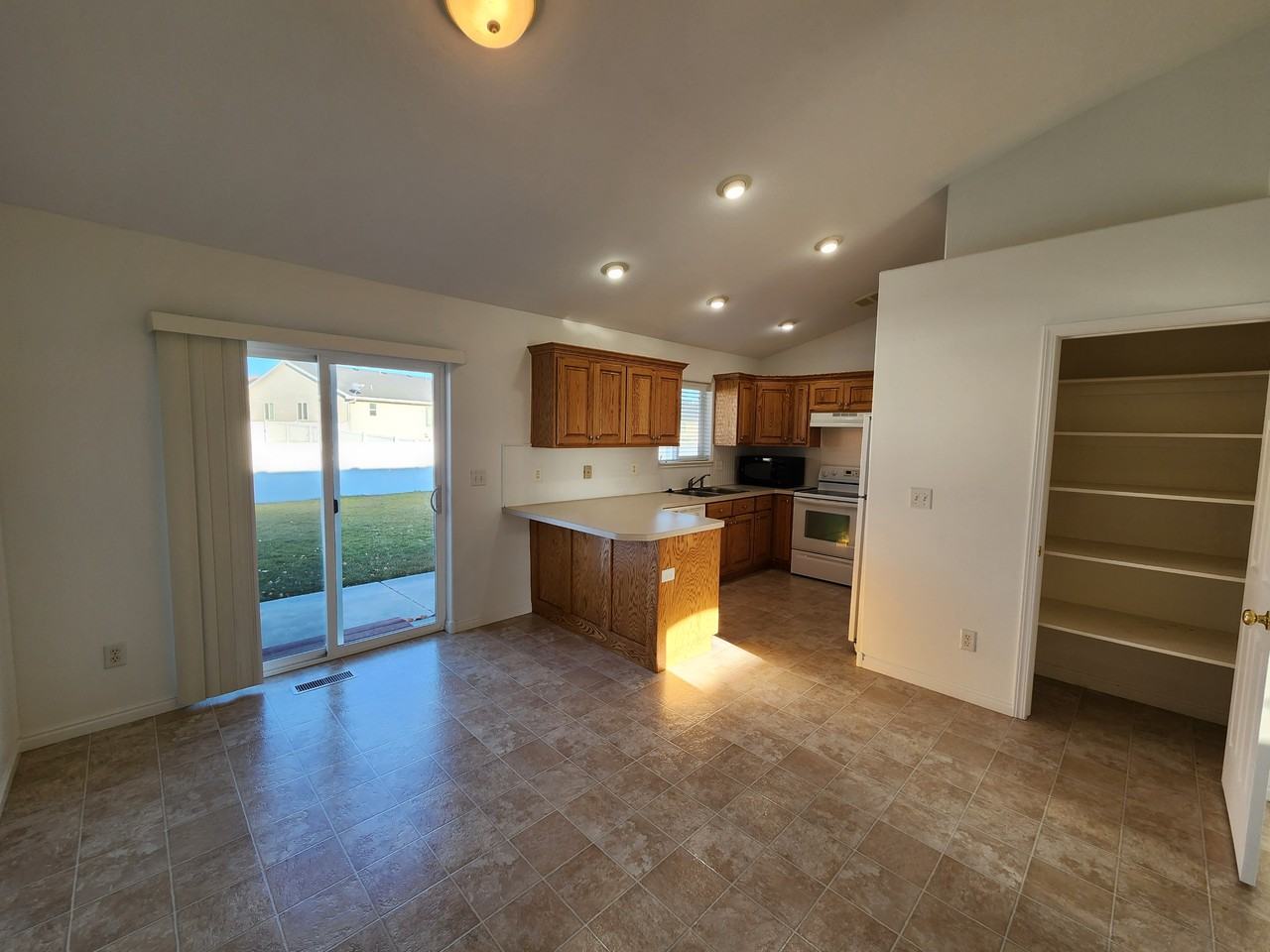 1133 Jackson Dr - Photo 5 of 18