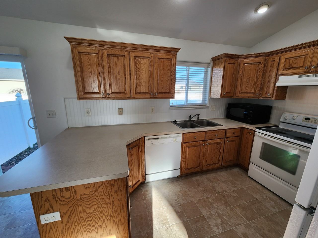 1133 Jackson Dr - Photo 6 of 18