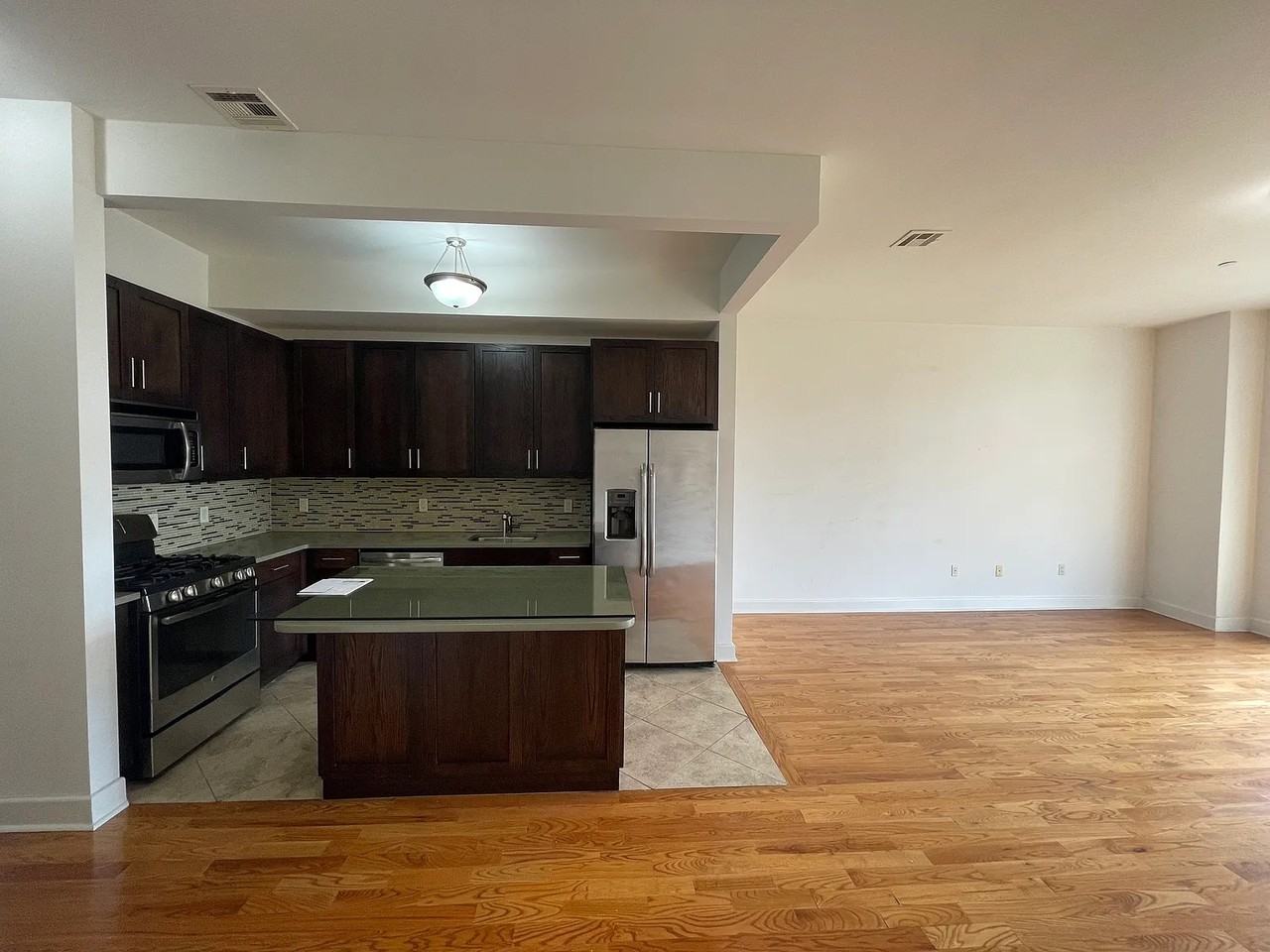 90 Bay Street Lndg - Photo 3 of 8