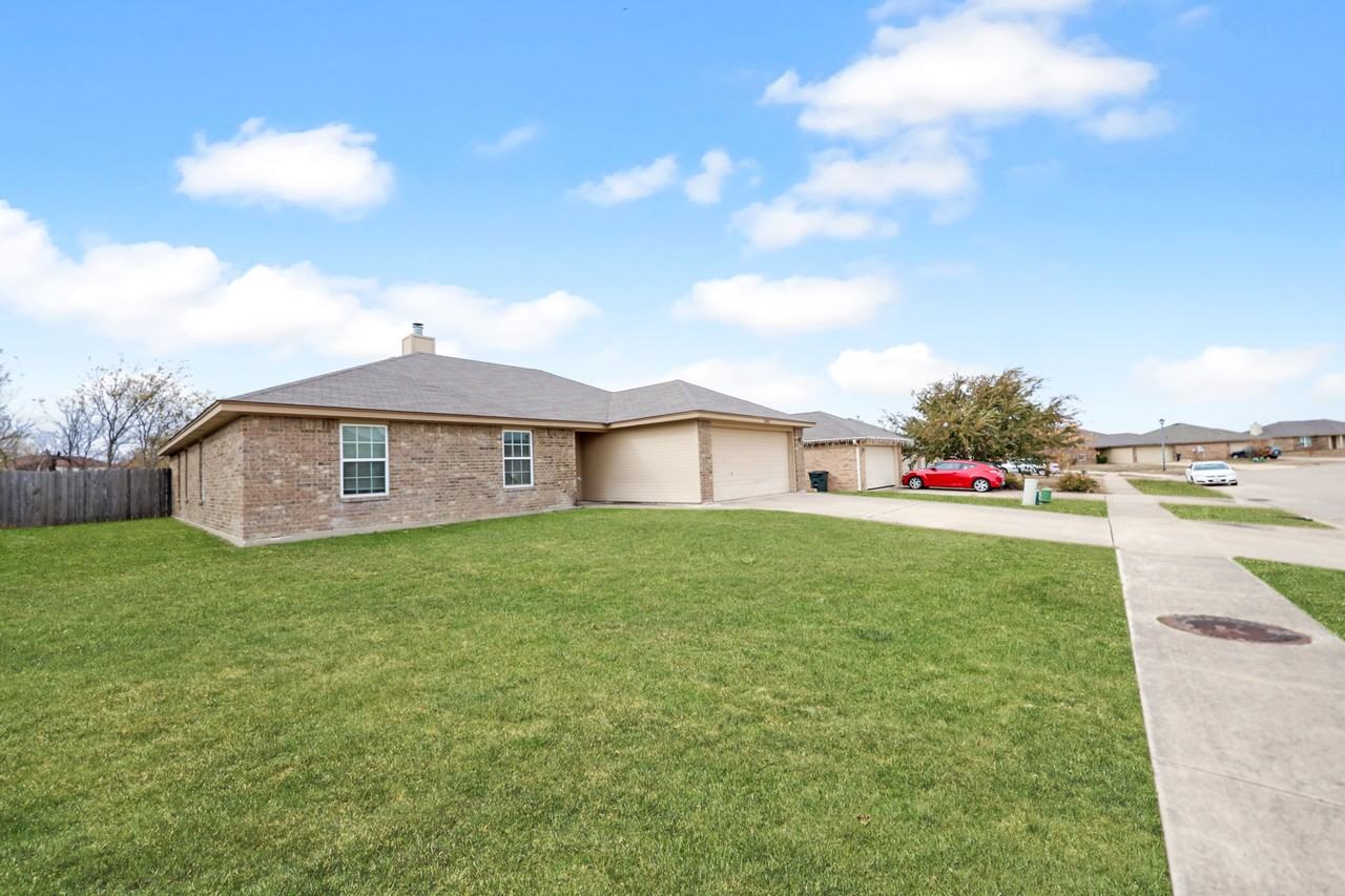 3606 Ida Dr - Photo 2 of 22