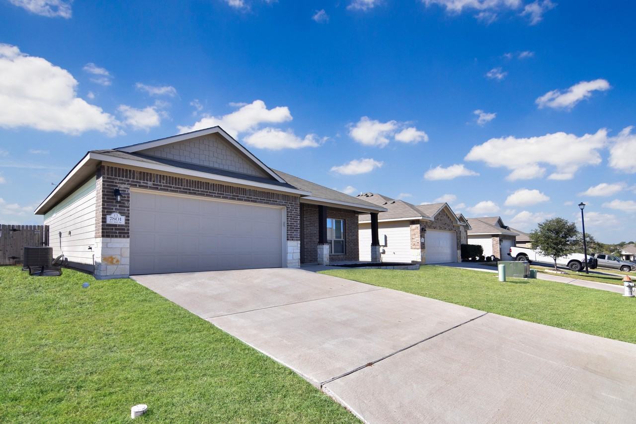 7801 Lee Hall Loop - Photo 2 of 21