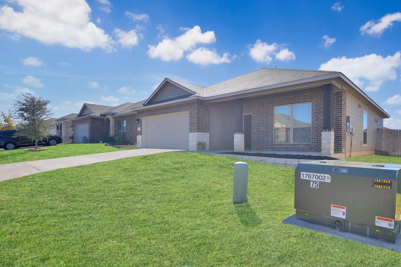 7801 Lee Hall Loop - Photo 3 of 21