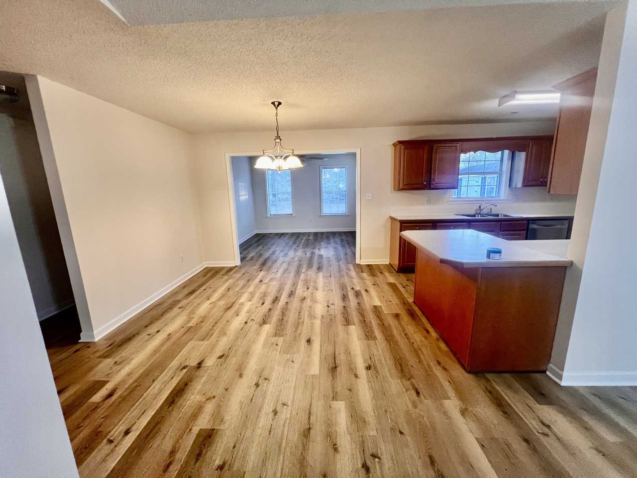 1067 Courtyard Dr - Photo 5 of 28