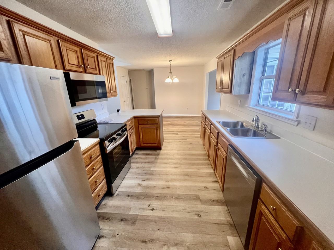 1067 Courtyard Dr - Photo 7 of 28