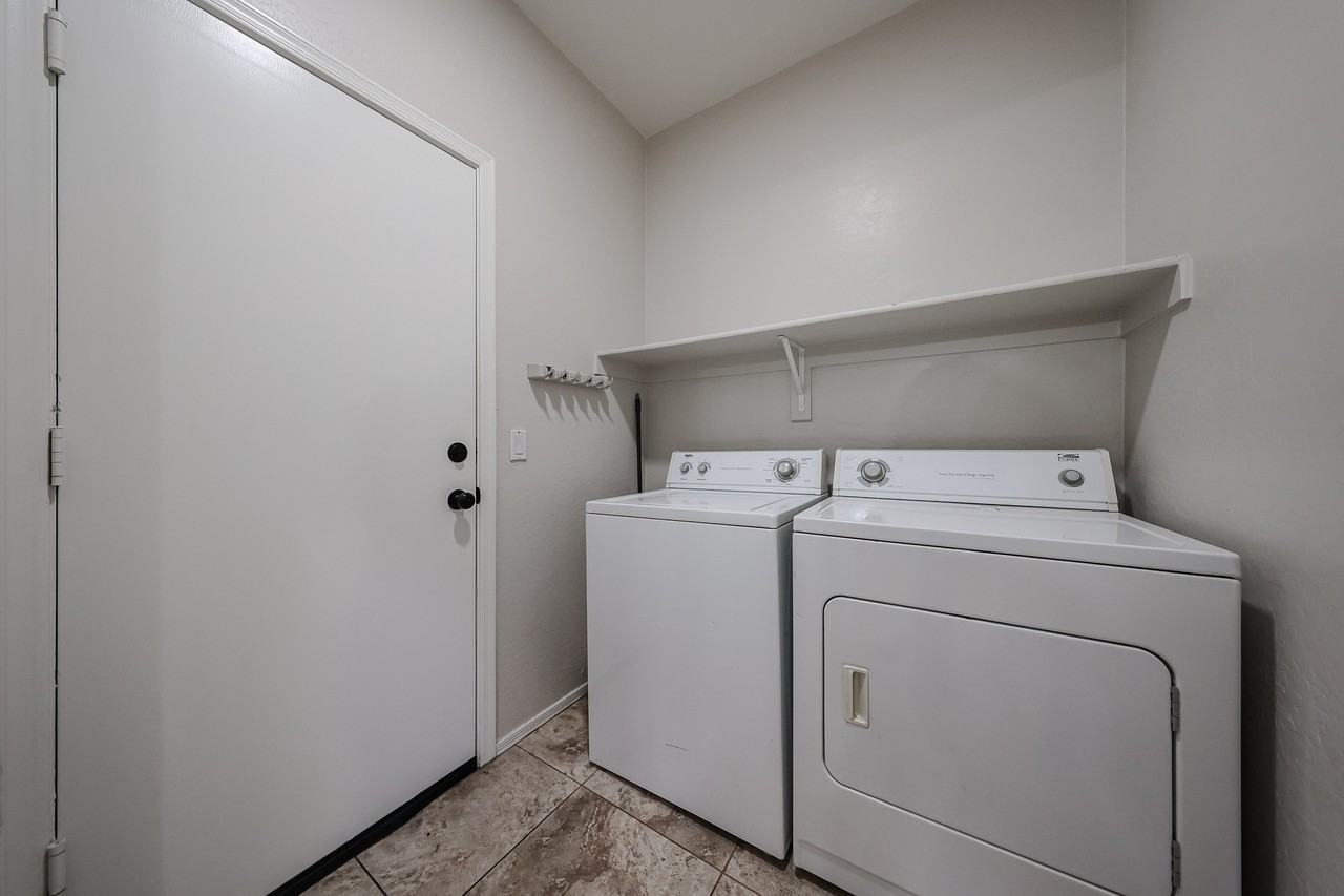 44388 W Oster Dr - Photo 7 of 50