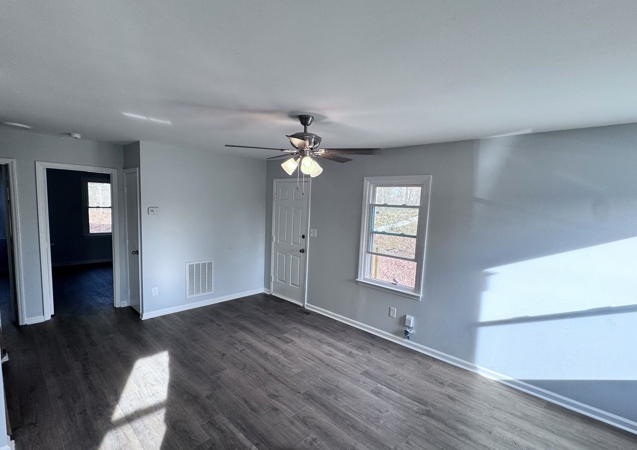 1005 Cole St #B - Photo 2 of 9