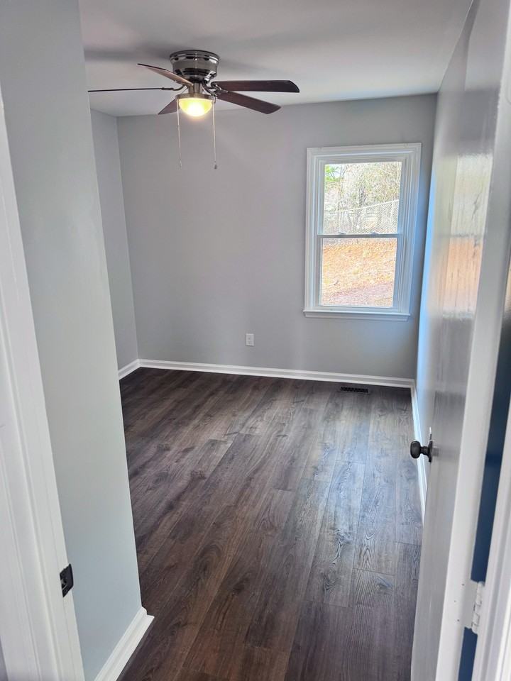 1005 Cole St #B - Photo 4 of 9