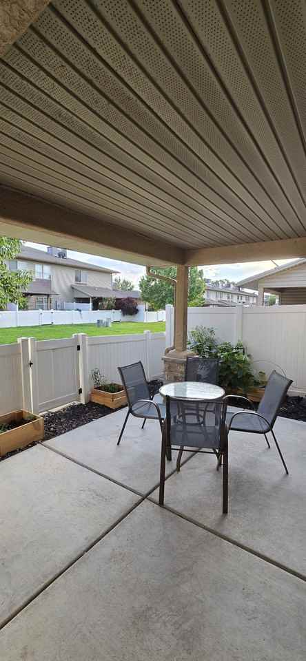 2465 Theresea Ln #2465 - Photo 6 of 22