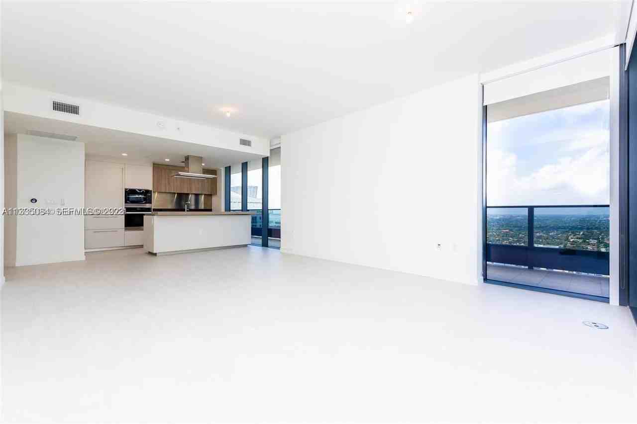 Brickell Plaza & SE 10th St - Photo 3 of 23