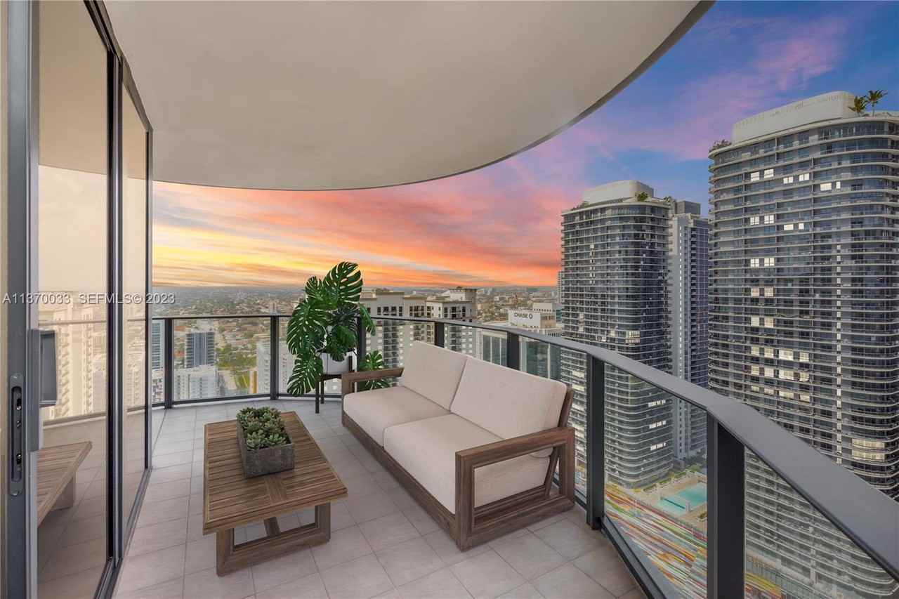 Brickell Plaza & SE 10th St - Photo 7 of 23