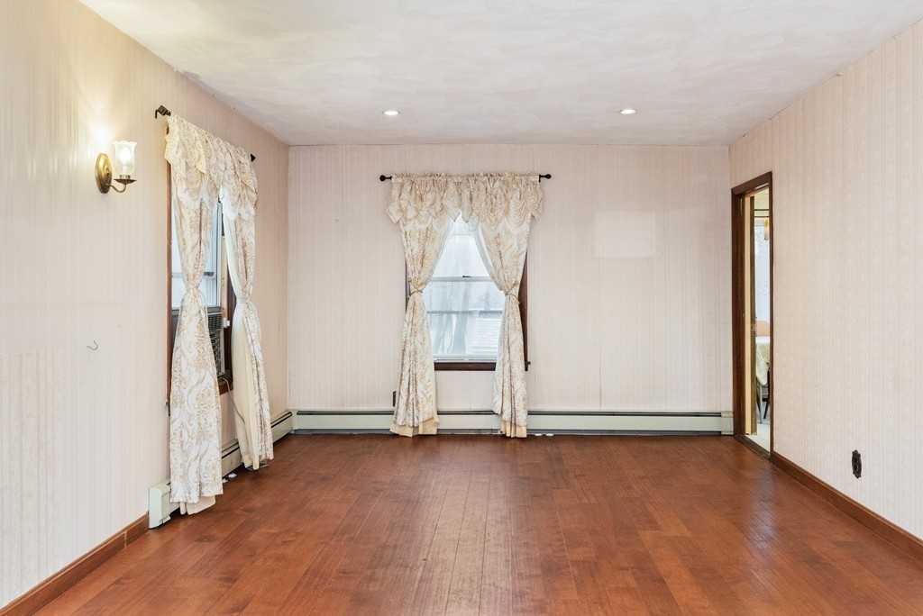 93 Sylvia St - Photo 2 of 17