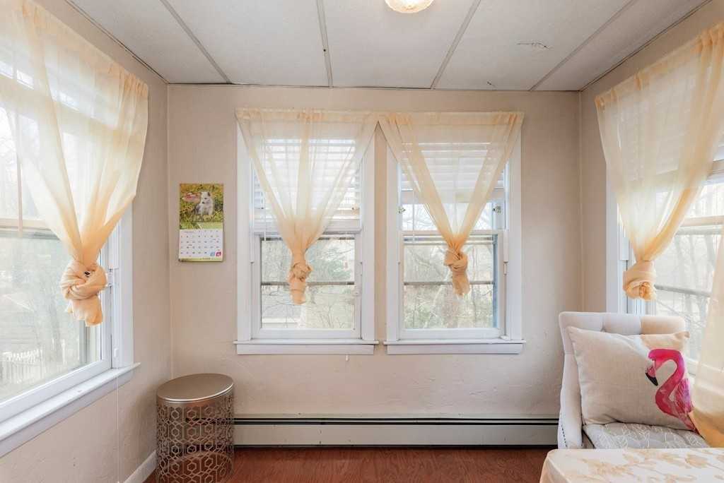 93 Sylvia St - Photo 7 of 17