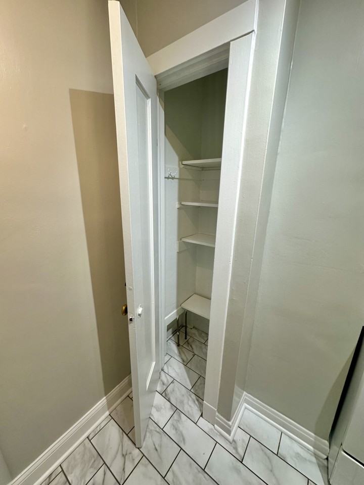 6226 N Clark St #3A - Photo 6 of 10