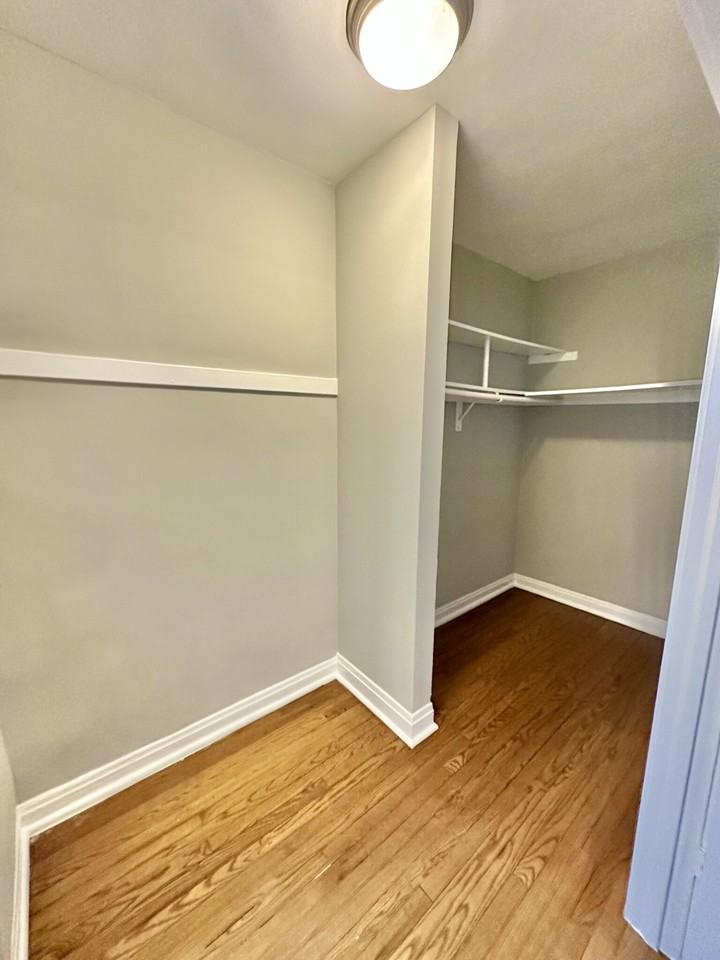 6226 N Clark St #3A - Photo 7 of 10