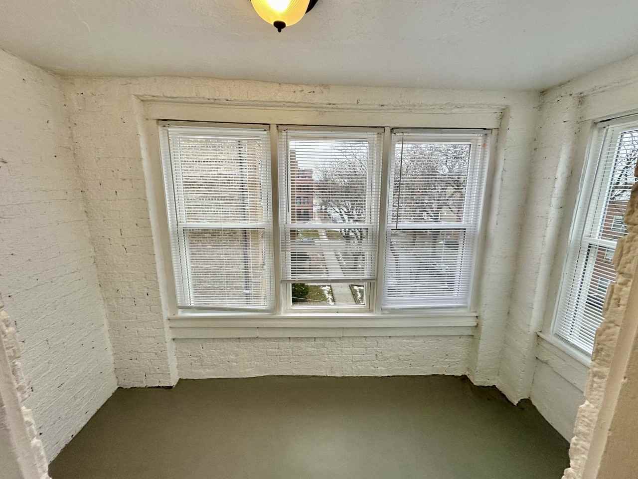 7510 N Hoyne Ave #3rd - Photo 2 of 12