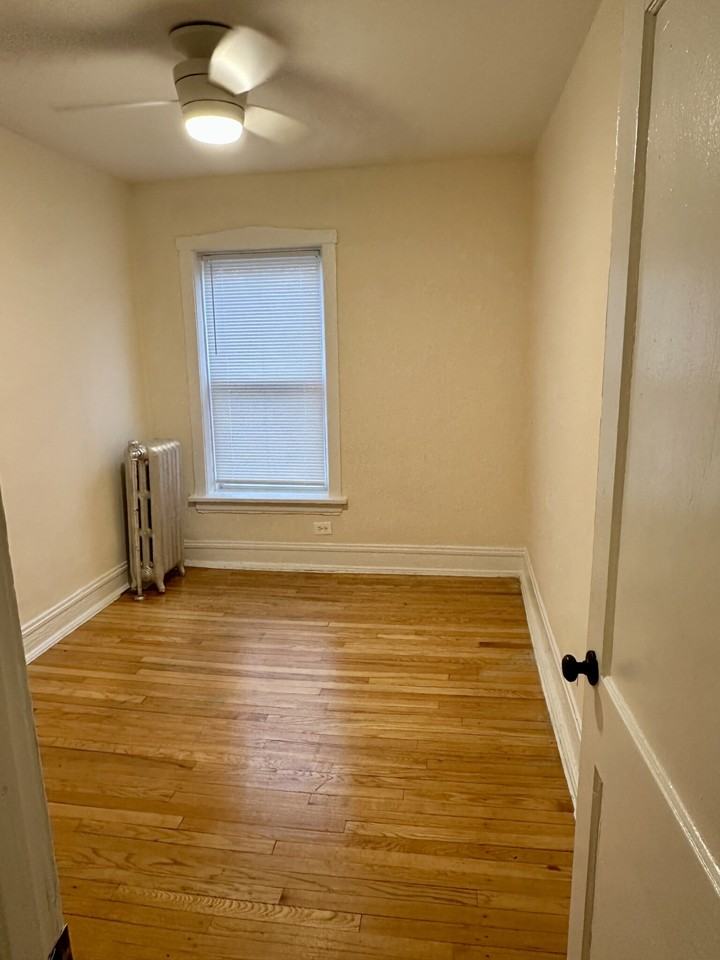 7510 N Hoyne Ave #3rd - Photo 3 of 12