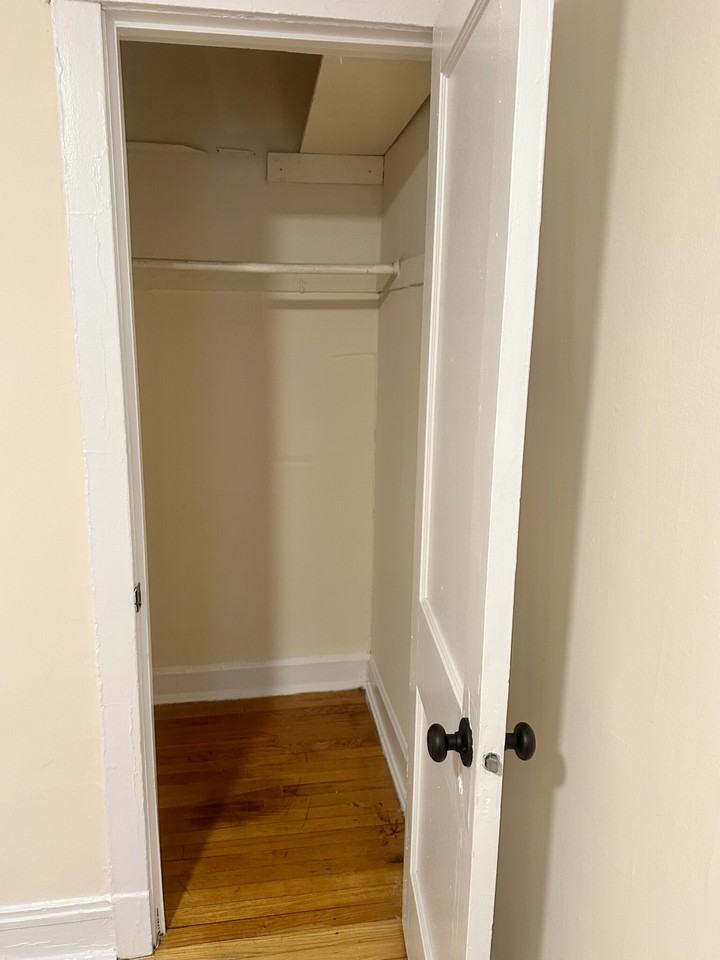 7510 N Hoyne Ave #3rd - Photo 4 of 12