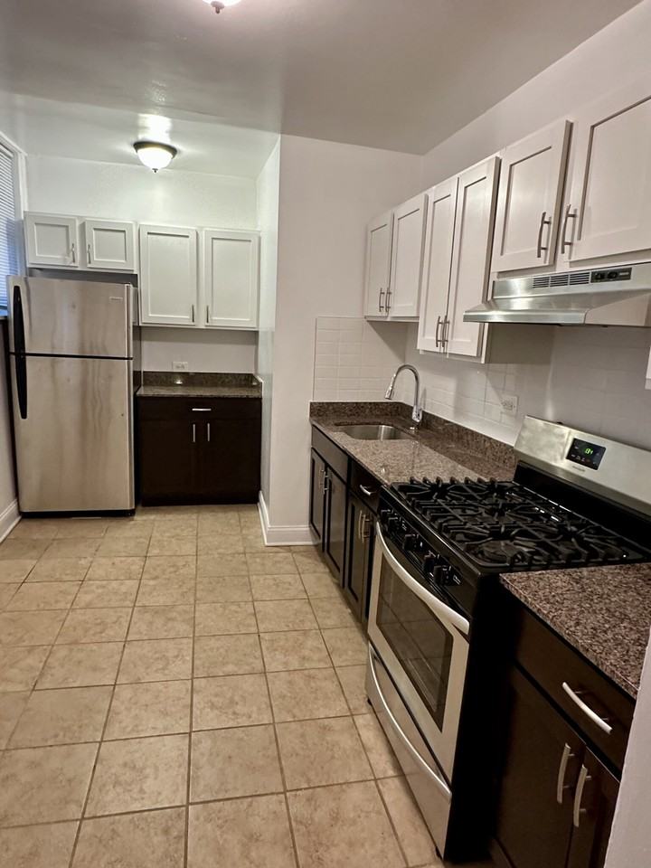 7510 N Hoyne Ave #3rd - Photo 6 of 12