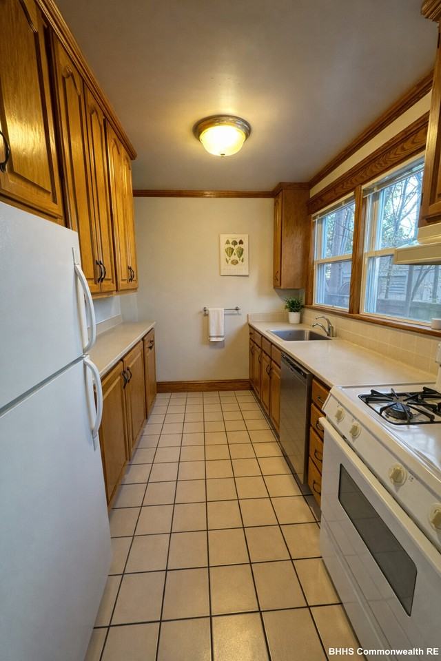 41 Hawthorn St #10 - Photo 6 of 9