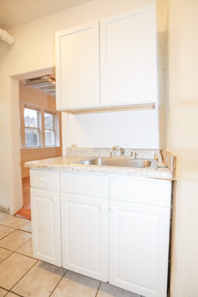 2453 W Gunnison St #G - Photo 4 of 11