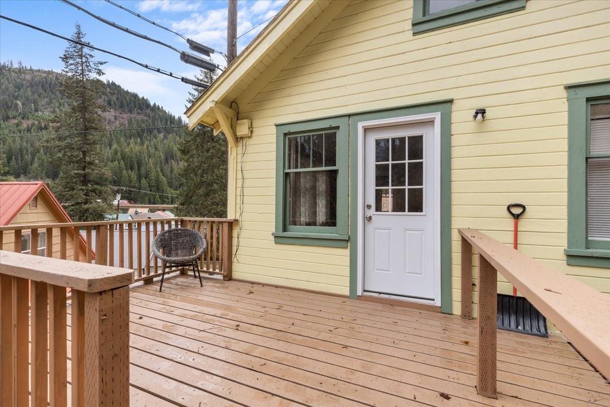 1144 Canyon Ave - Photo 4 of 20