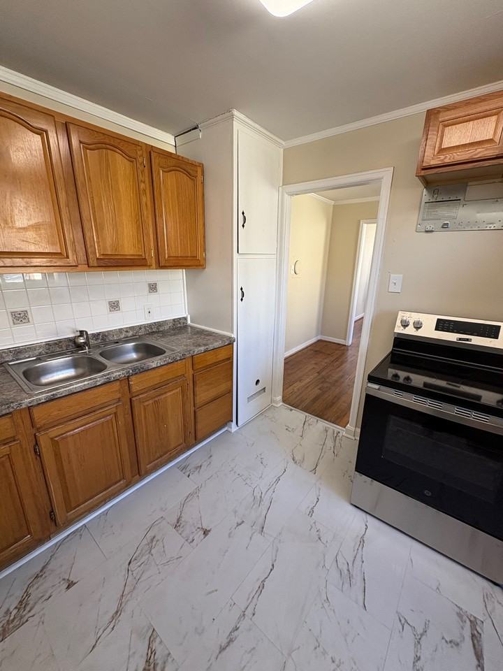 2203 S Benbow Rd #1 - Photo 6 of 14