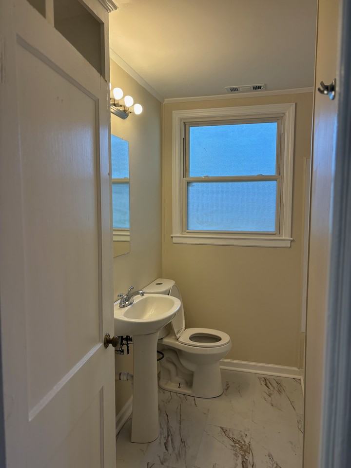 2203 S Benbow Rd #1 - Photo 7 of 14