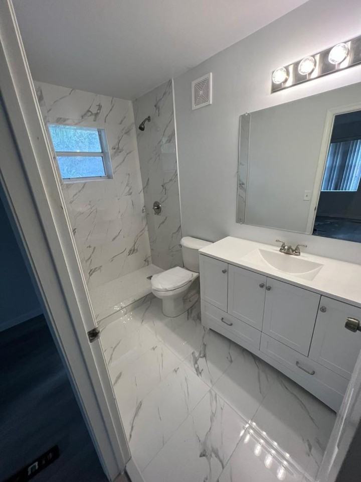 4160 Nw 67th Ter - Photo 3 of 20